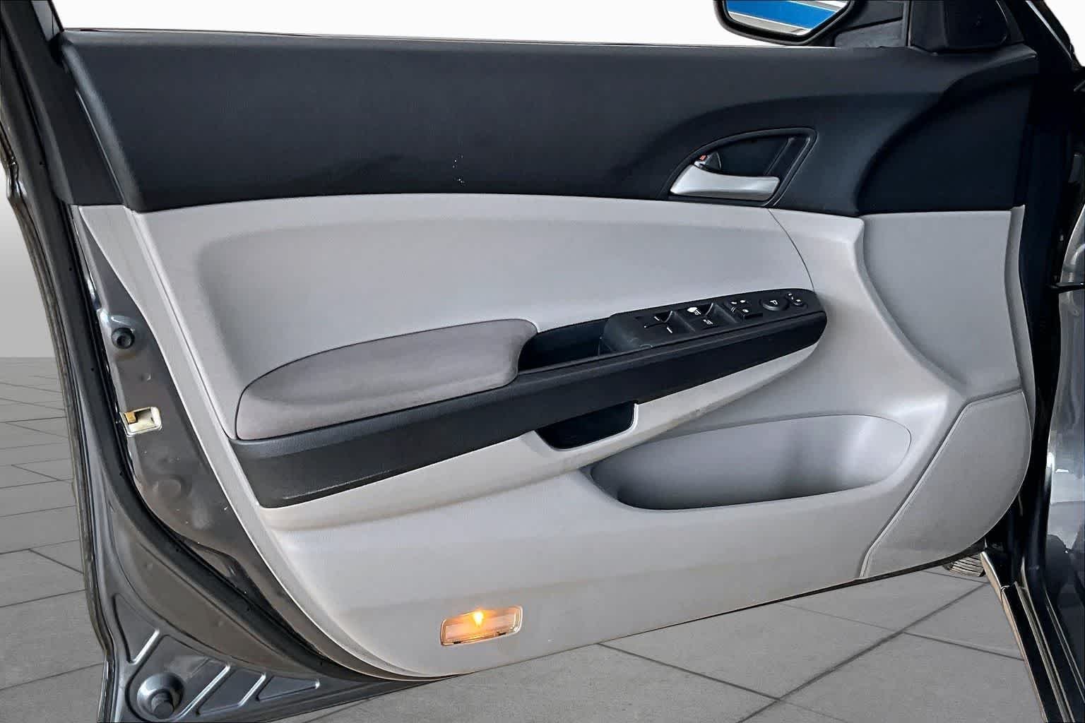 Used 2012 Polished Metal Metallic Honda LX Premium image 20