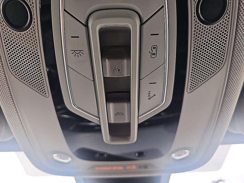 Used 2022 Carrara White Audi Premium image 26
