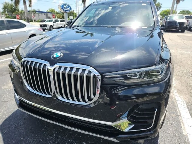 Used 2019 Black Sapphire Metallic BMW xDrive50i image 2