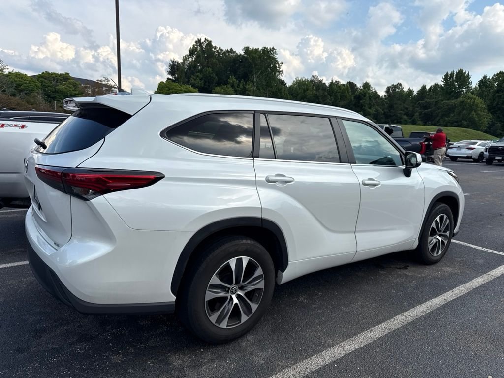 Used 2023 Beige Toyota XLE image 2
