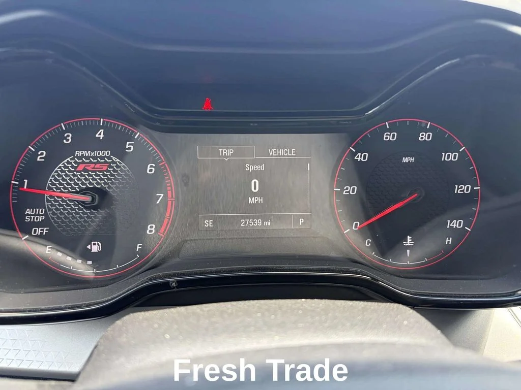 Used 2025 Summit White Chevrolet 1RS image 13