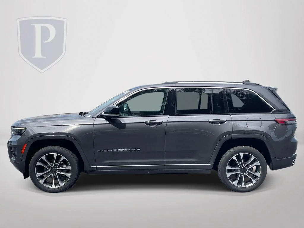 Certified Used 2022 Gray Jeep Overland image 5