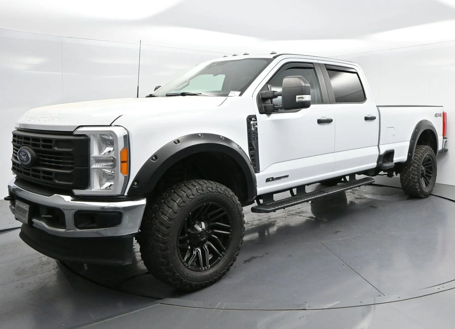 Used 2023 Oxford White Ford XL image 3