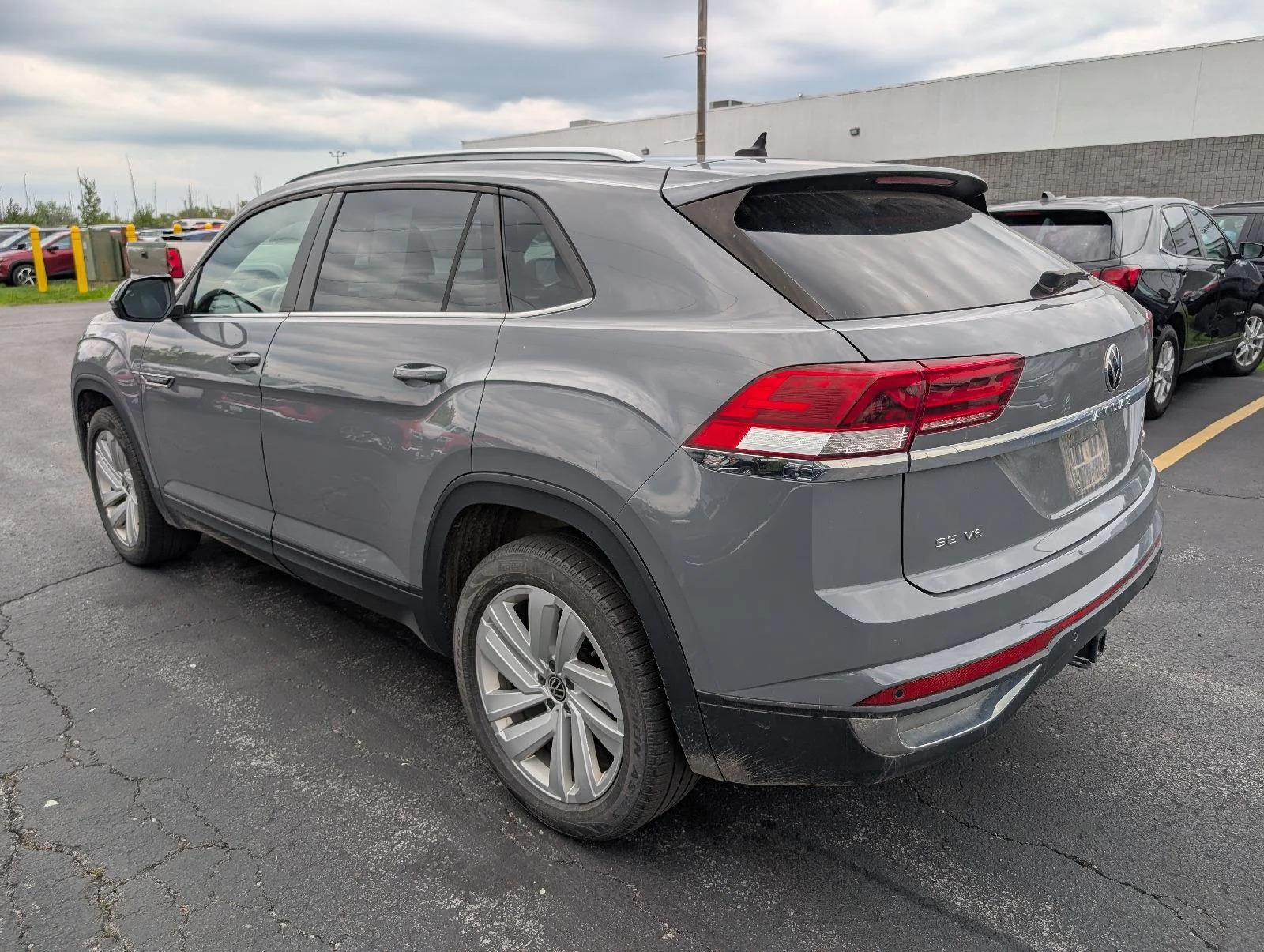 Used 2021 Pure Gray Volkswagen 3.6L V6 SE w/Technology image 5