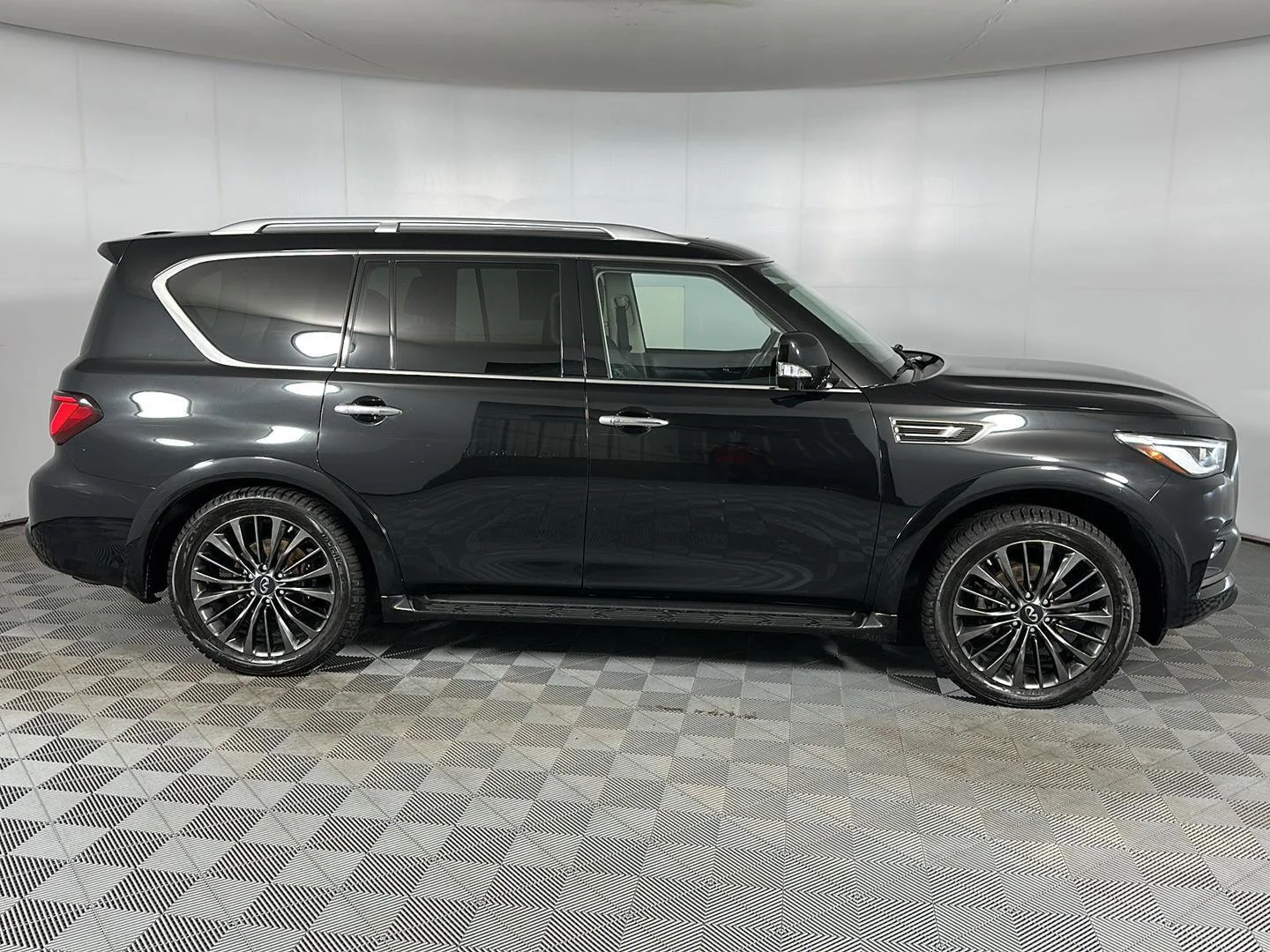 Used 2021 Mineral Black INFINITI PREMIUM SELECT image 32