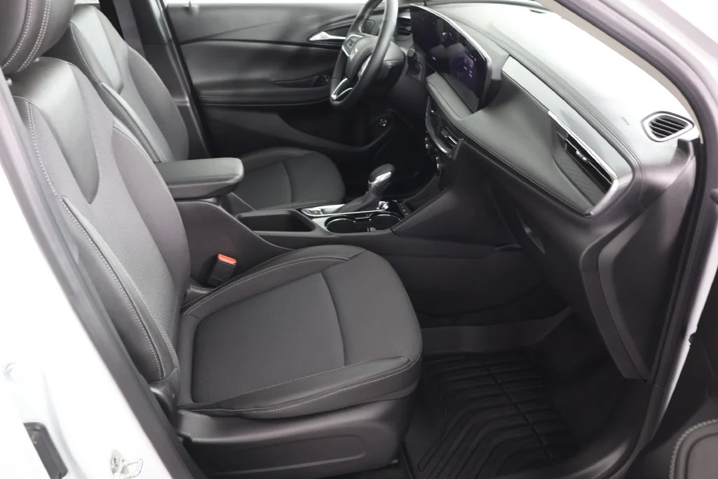 Used 2026 Summit White Buick Preferred image 22