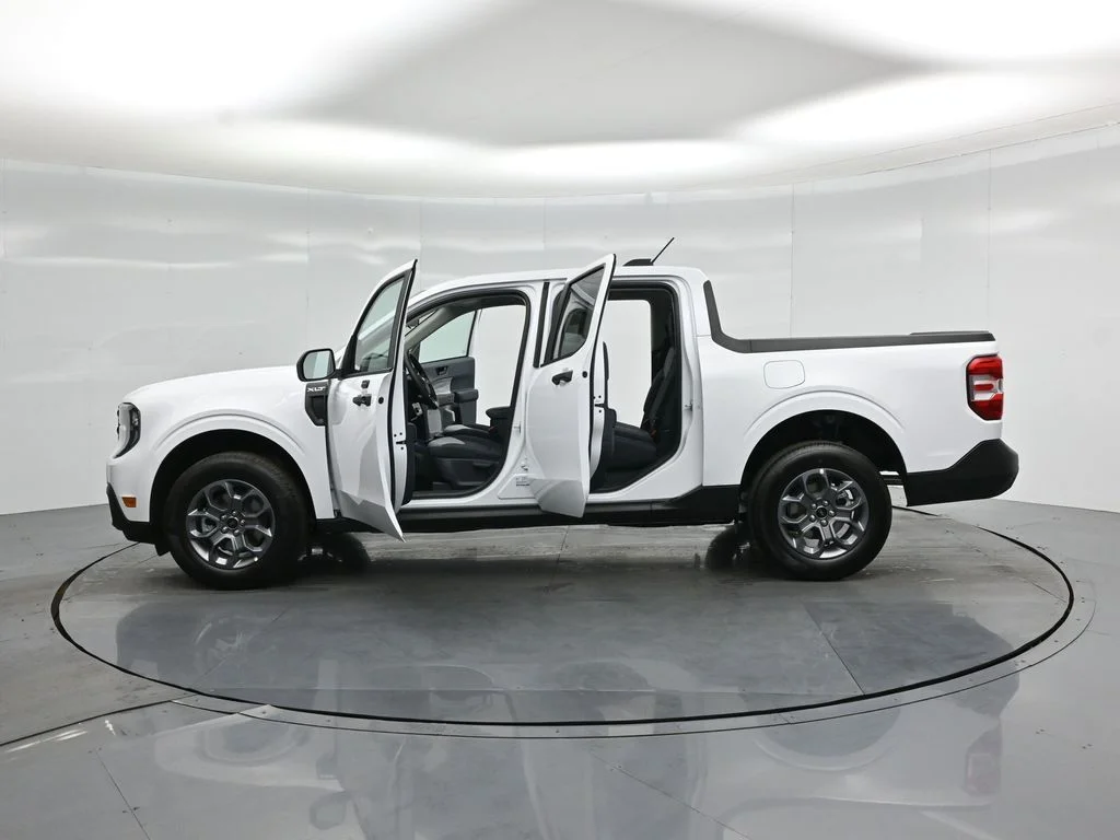 New 2026 Oxford White Ford XLT image 32