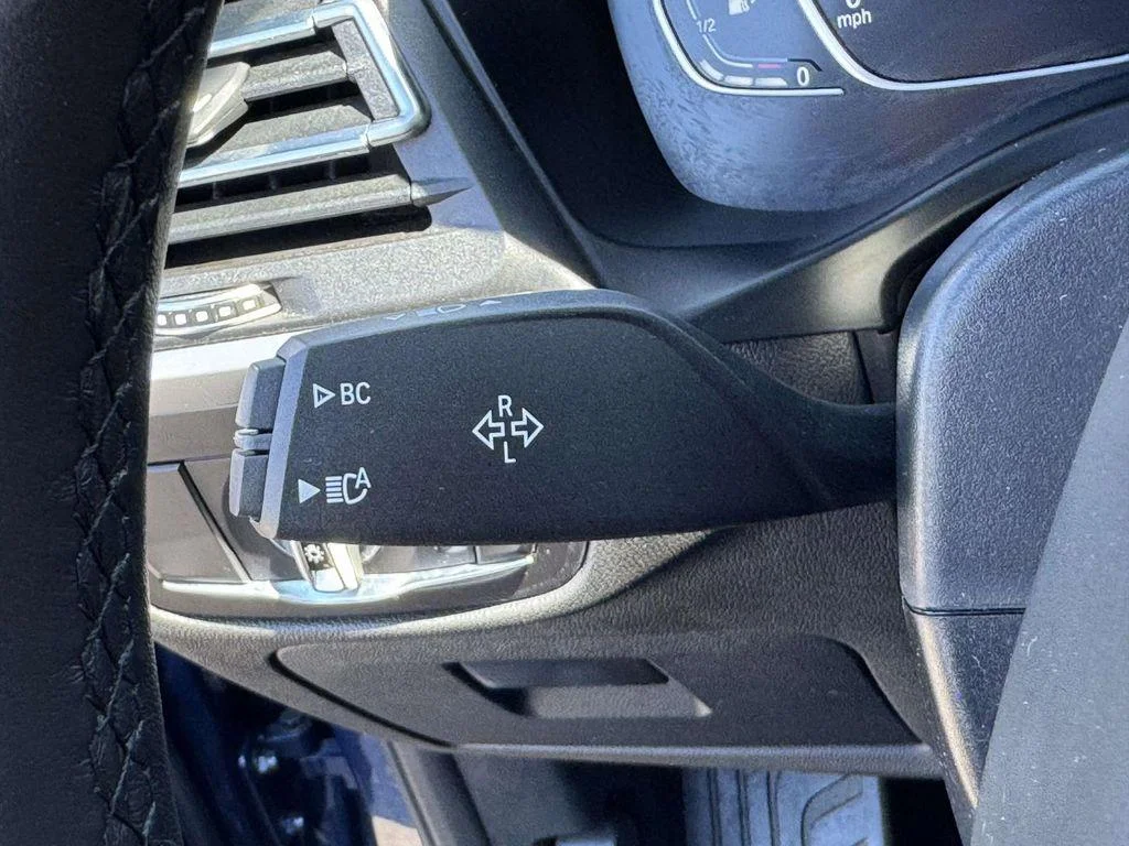 Used 2022 Phytonic Blue Metallic BMW xDrive30i image 27