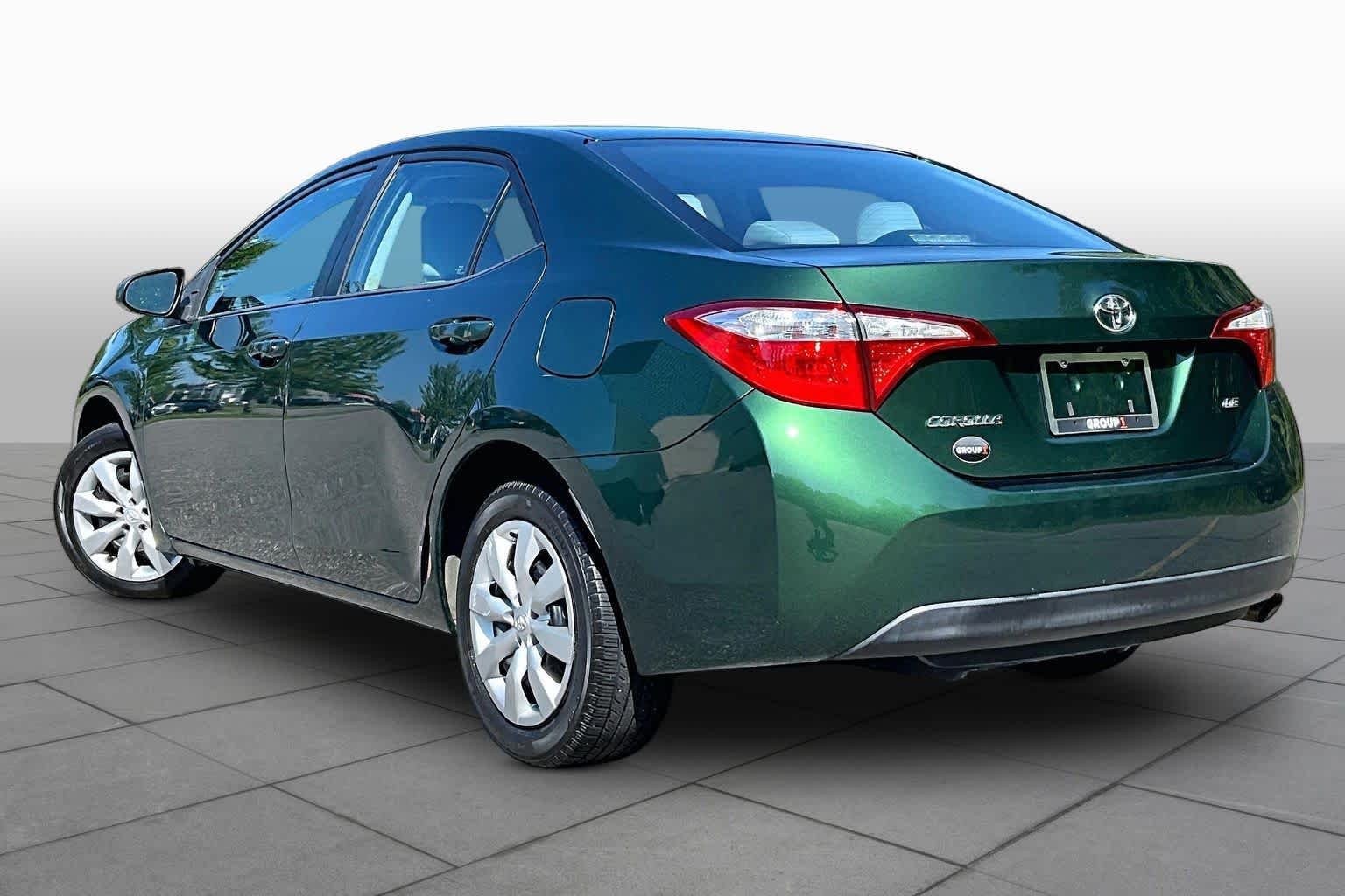 Used 2016 4Evergreen Metallic Toyota LE image 12
