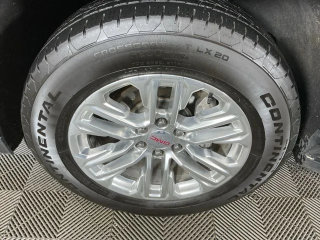 Used 2023  GMC SLT image 9