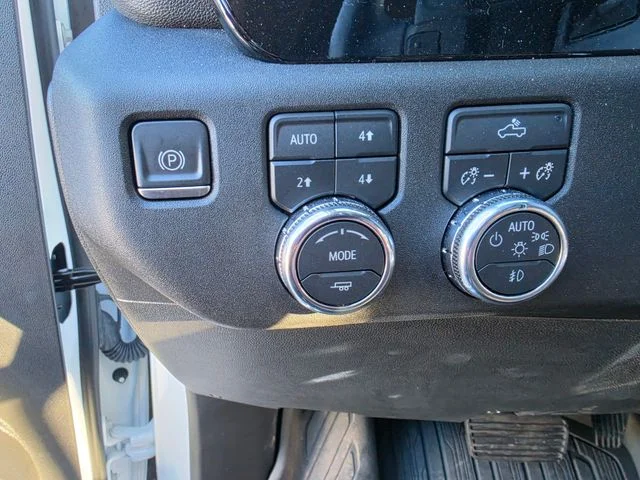 Used 2022 White GMC Elevation image 22