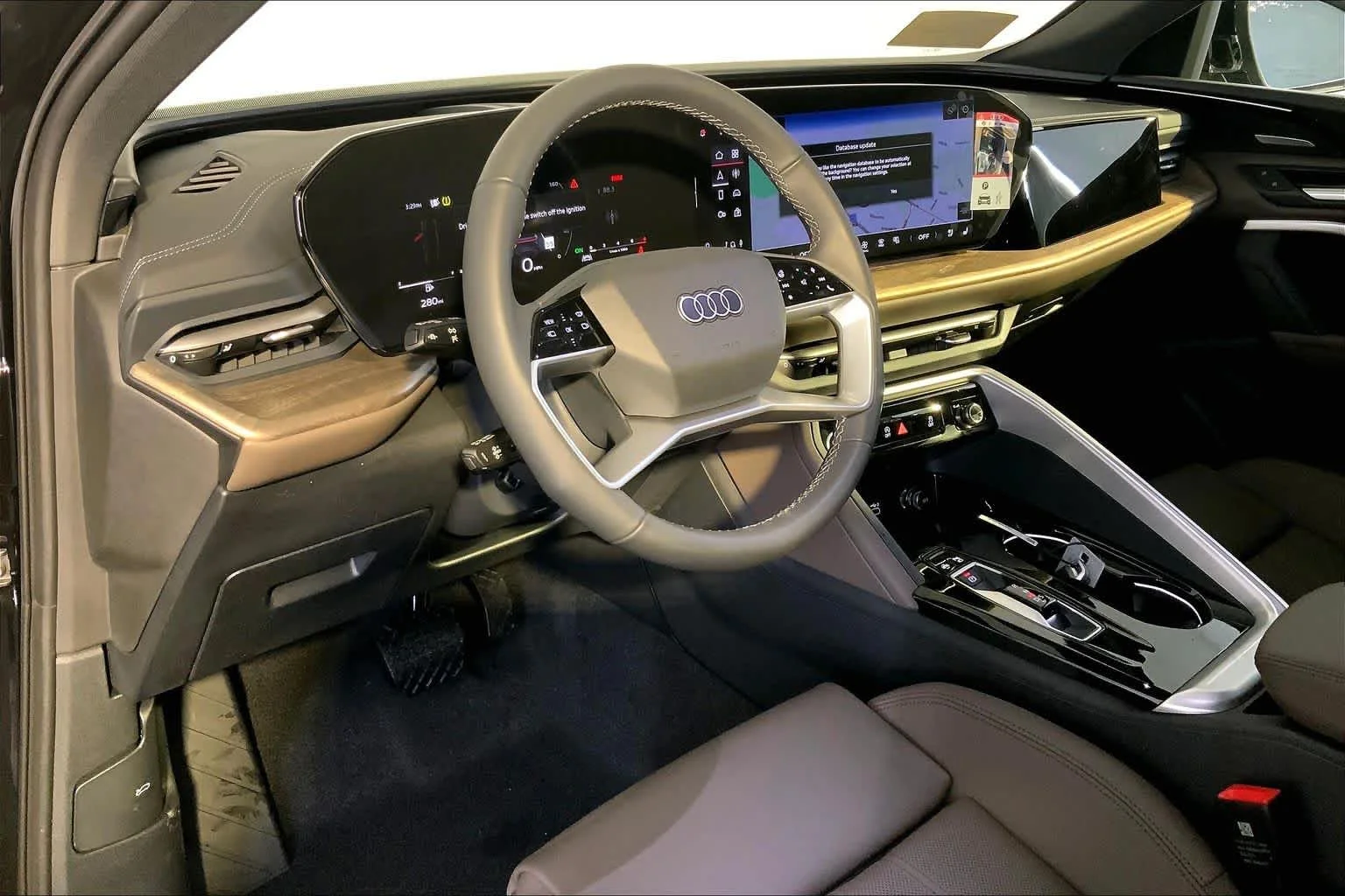 Used 2025 Mythos Black me Audi Premium Plus image 8