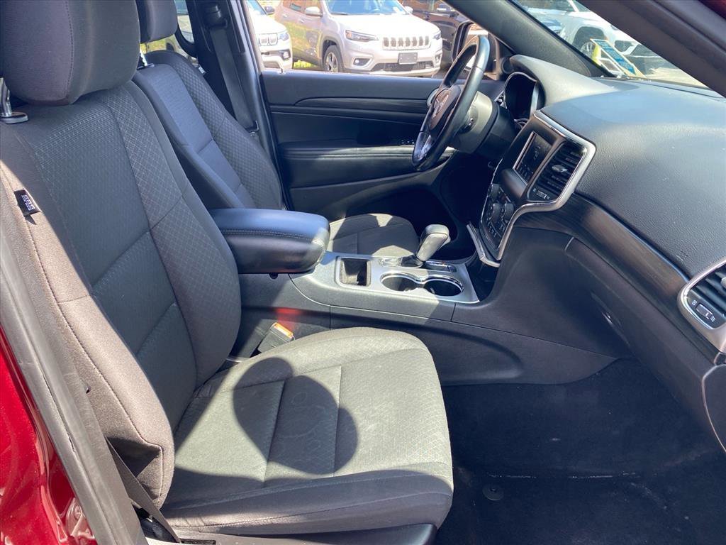Used 2020 Velvet Red Pearlcoat Jeep Laredo E image 24