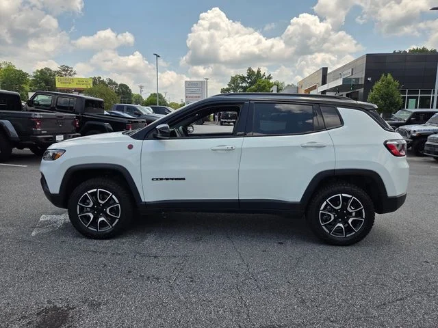 Used 2024 White Jeep Trailhawk image 4