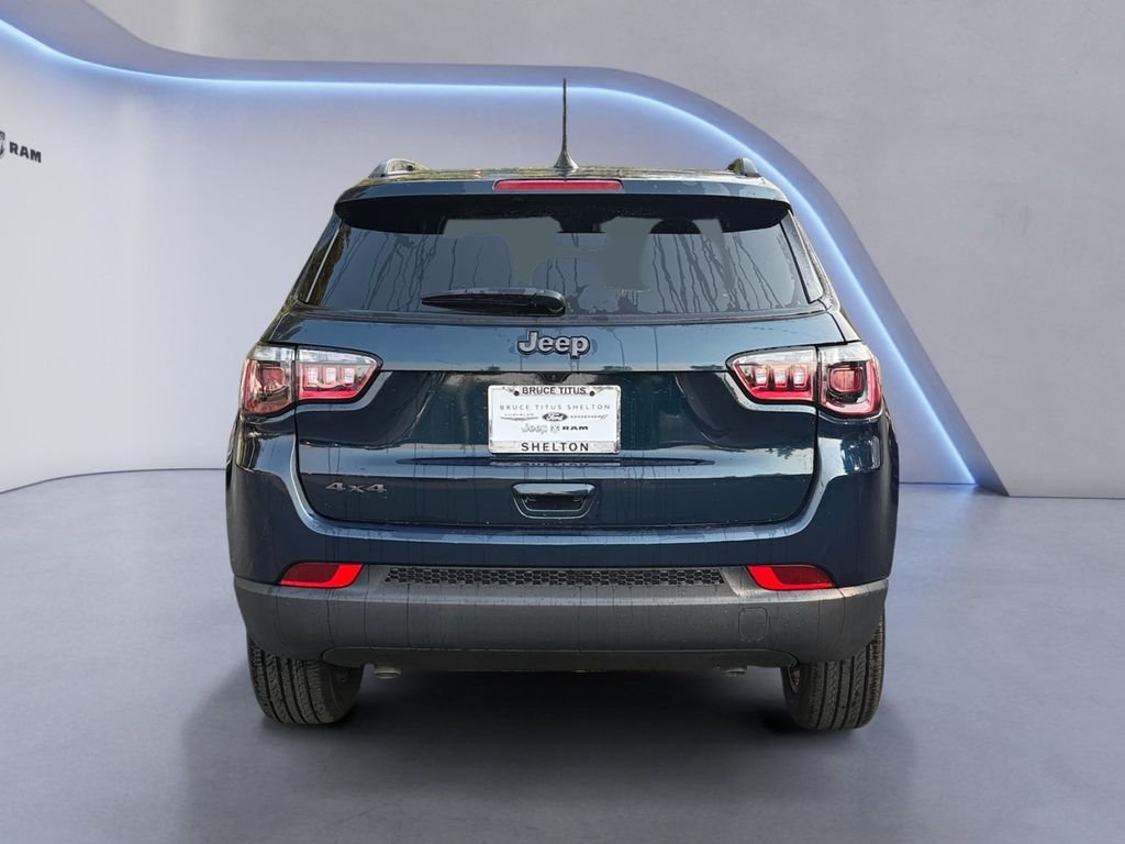 New 2026 Fathom Blue Pearl-Coat Exterior Paint Jeep Latitude image 5