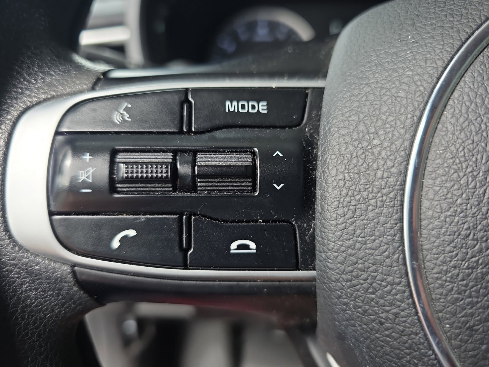 Used 2022 Glacial White Pearl Kia LXS image 20