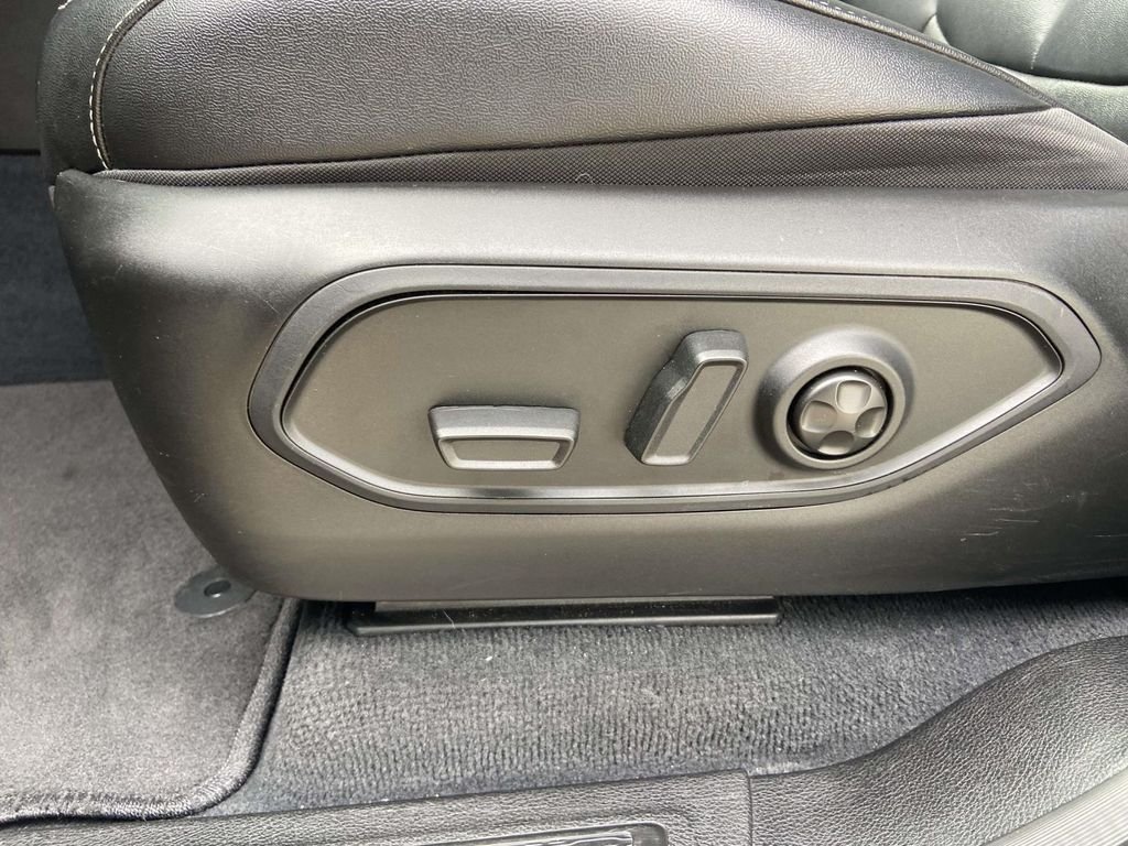 Used 2023 Black Jeep Limited image 19