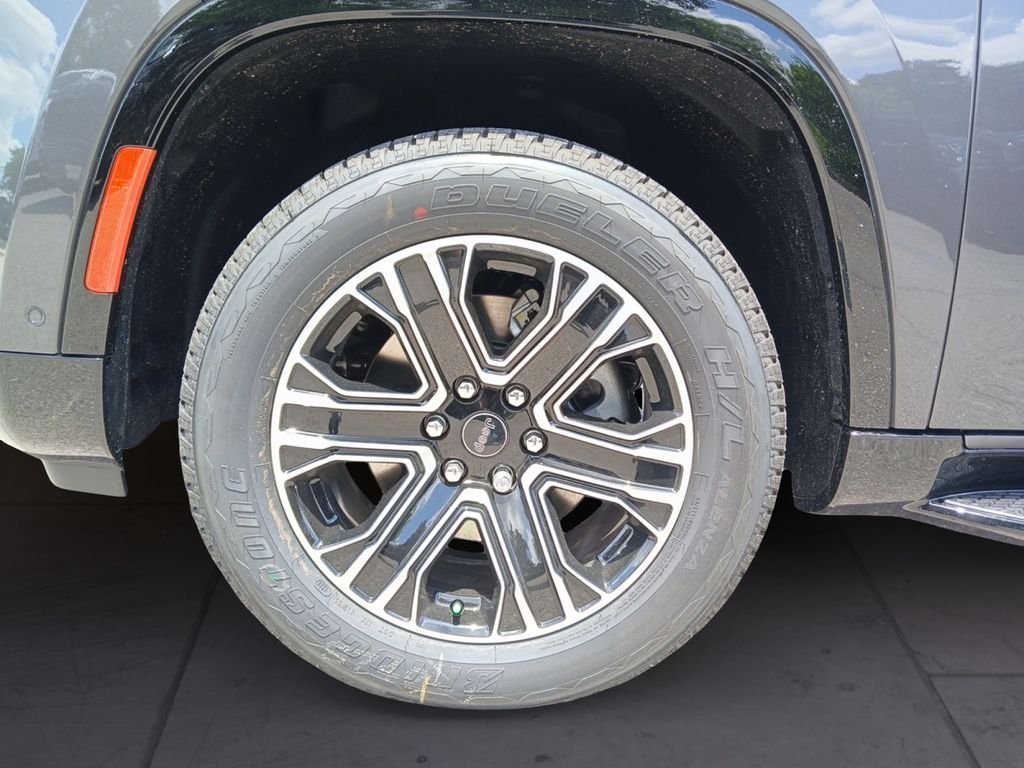 New 2026 Baltic-Gray Metallic Clear-Coat Exterior Paint Jeep  image 9