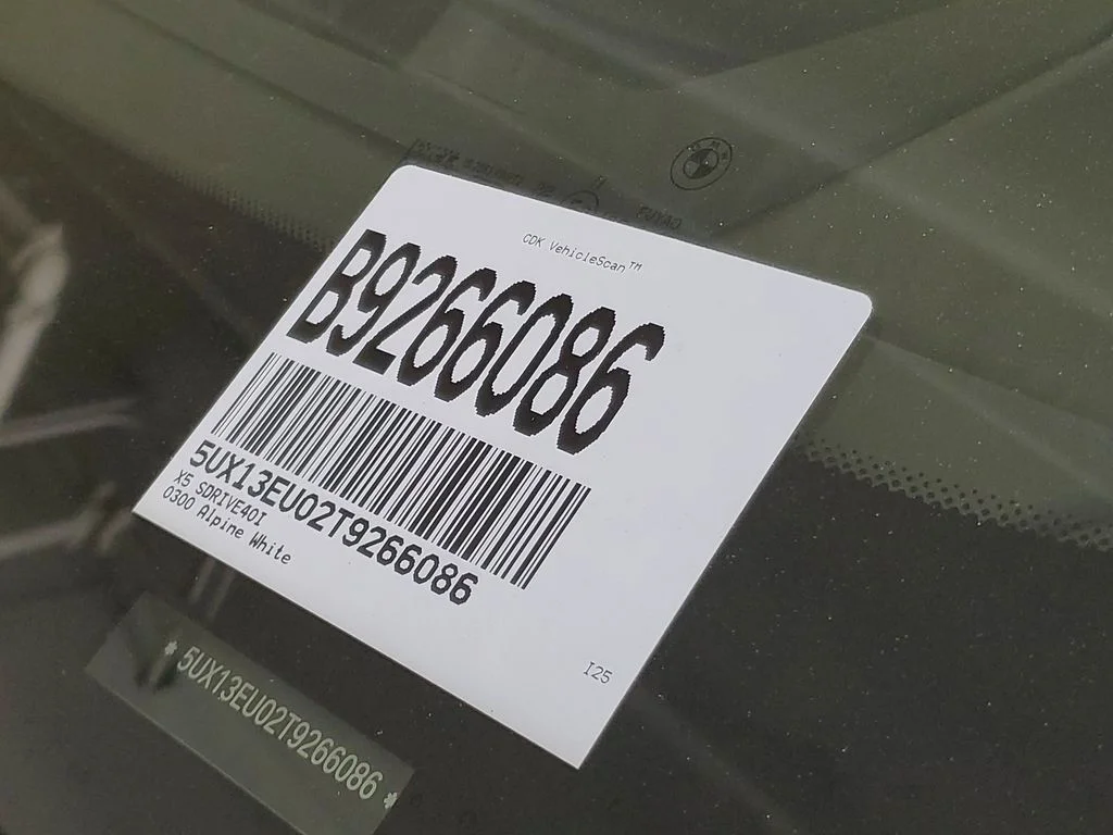 Used 2026 White BMW sDrive40i image 27