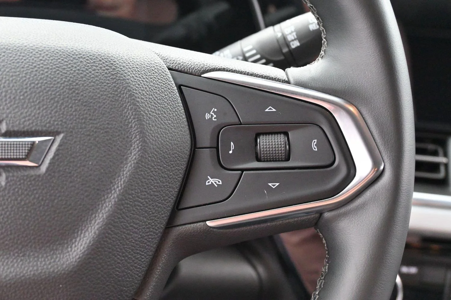 Used 2024 Mosaic Black Metallic Chevrolet LT image 18