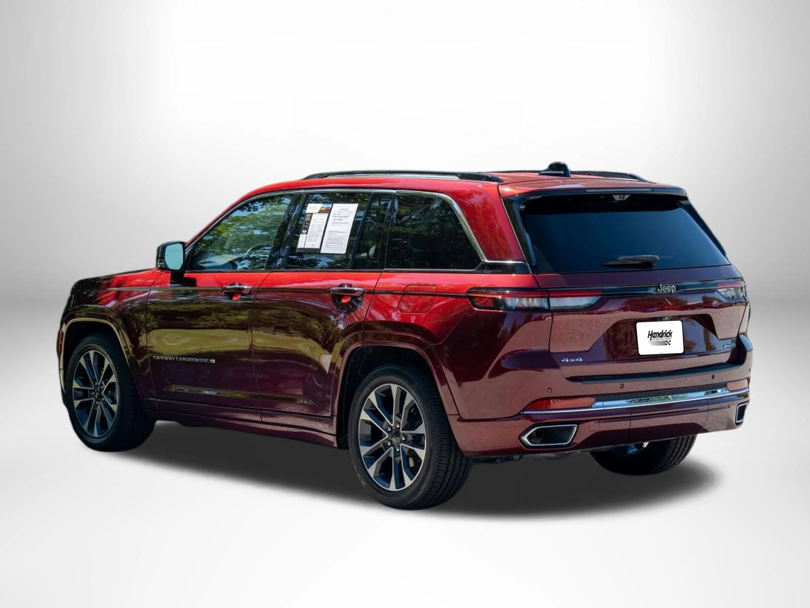 Used 2023 Velvet Red Pearlcoat Jeep Overland image 6