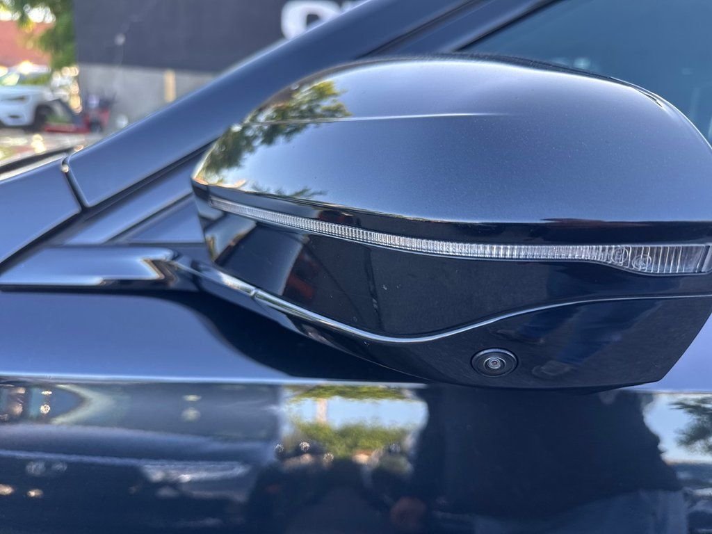 Used 2023 Black BMW 760i xDrive image 37