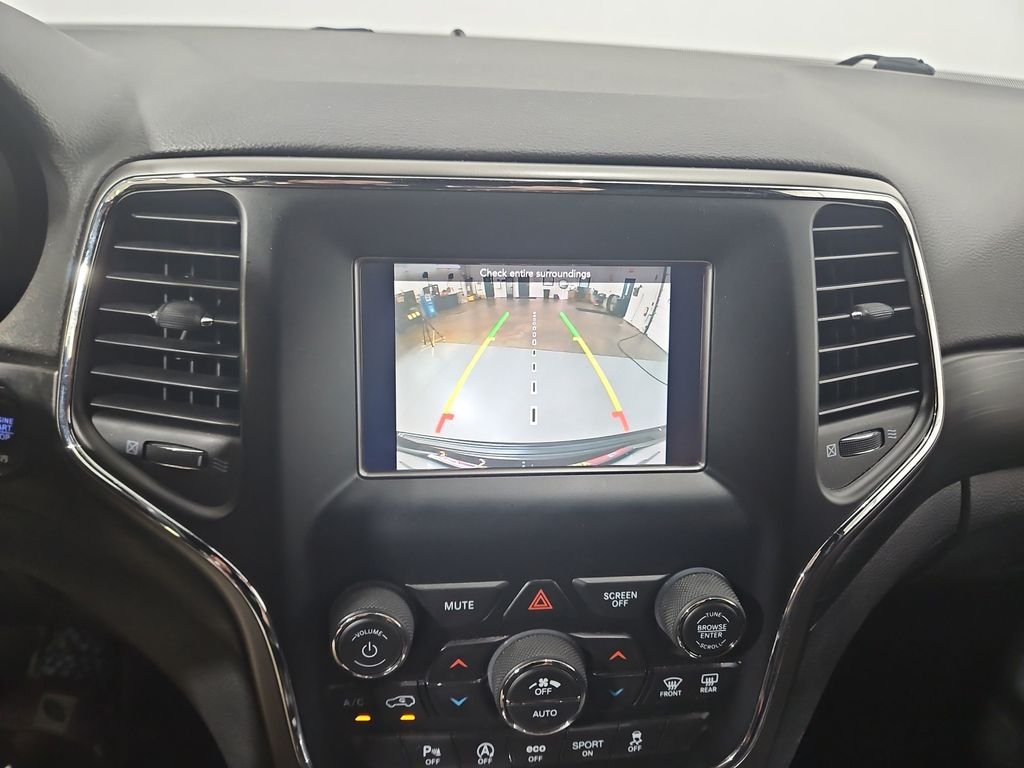 Used 2019 Diamond Black Jeep Laredo image 20