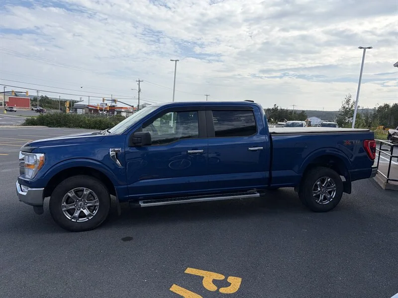 Used 2023 Blue Ford XLT image 3