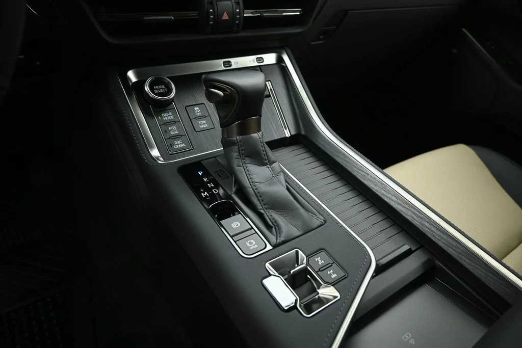 Used 2025 Green Lexus 550 Overtrail+ image 14