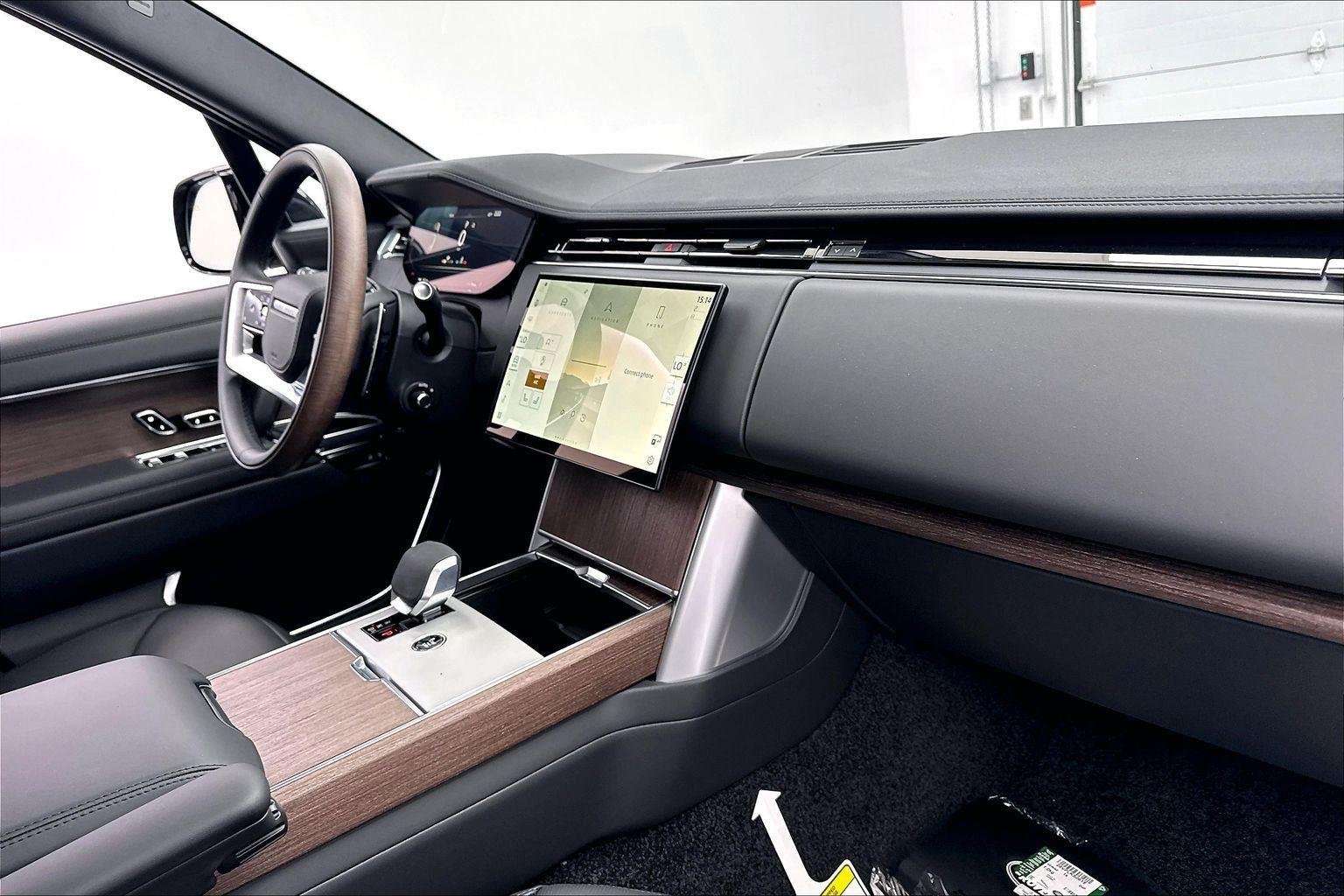 New 2026 Carpathian Grey Premium Metallic Land Rover SE image 25