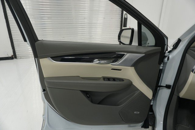 Used 2025 WHITE Cadillac FWD Premium Luxury image 17