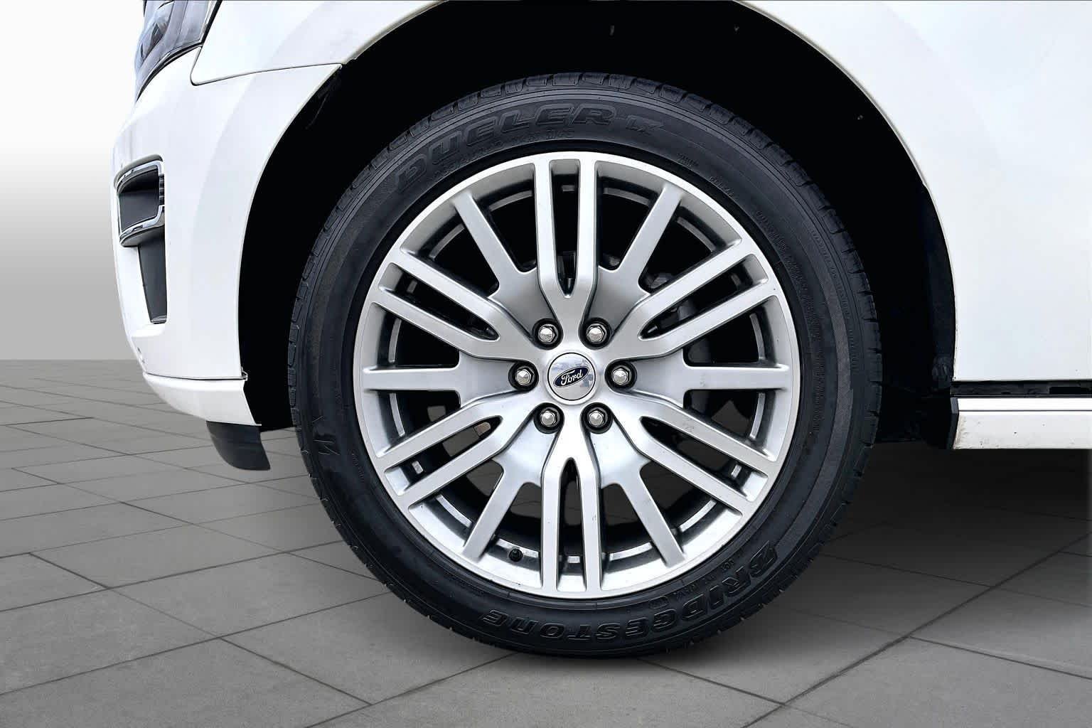 Used 2023 Star White Metallic Tri-Coat Ford Platinum image 22