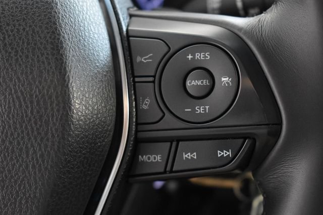 Used 2019 Silver Toyota SE image 25