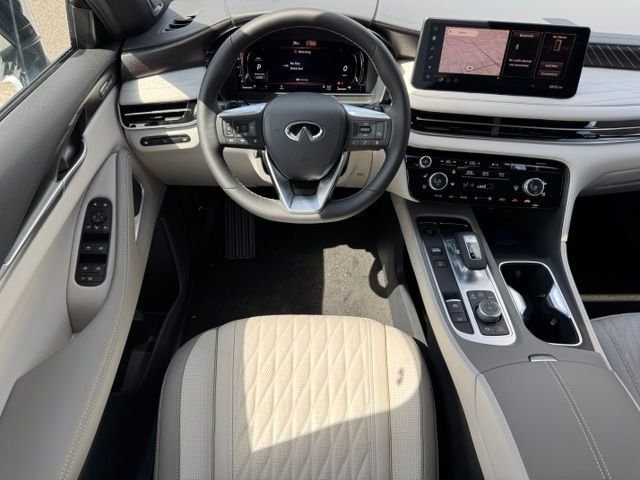 New 2027 2T RAD WHT INFINITI Autograph AWD image 18