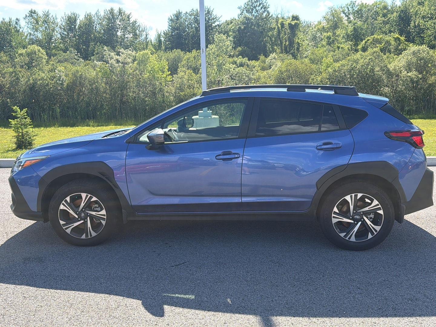 Used 2025 Daybreak Blue Pearl Subaru Premium image 7
