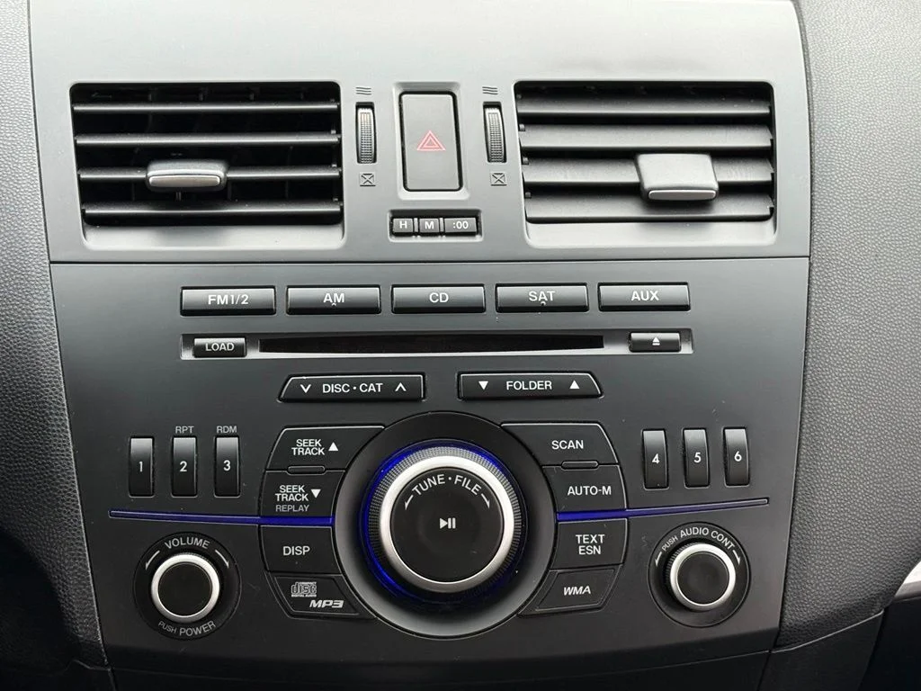 Used 2013  Mazda i Touring image 19