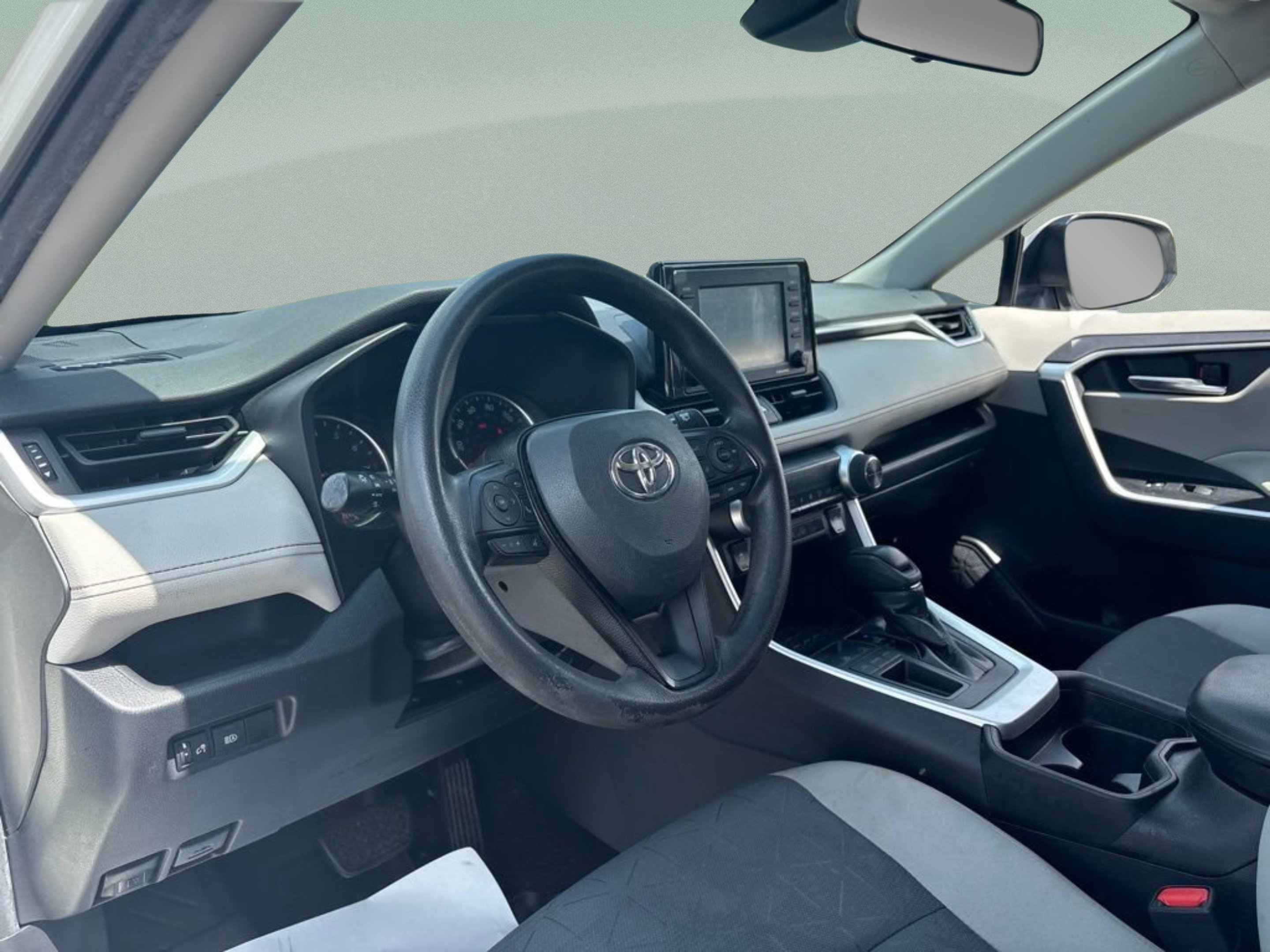 Used 2020 Super White Toyota XLE image 17