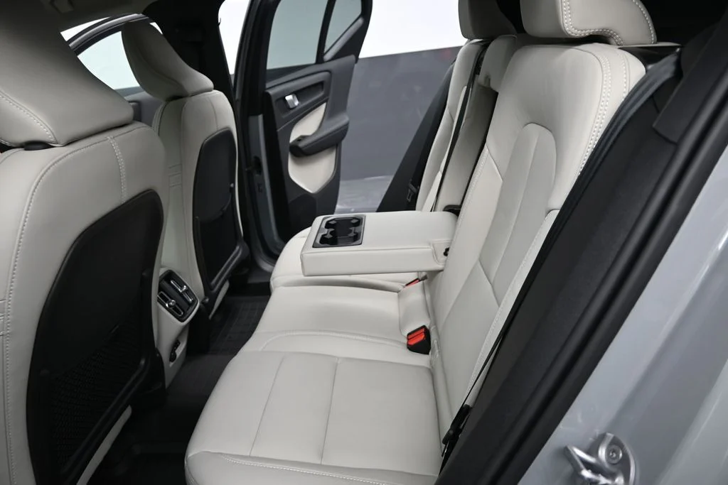 Used 2026 Vapour Grey Volvo Plus image 15