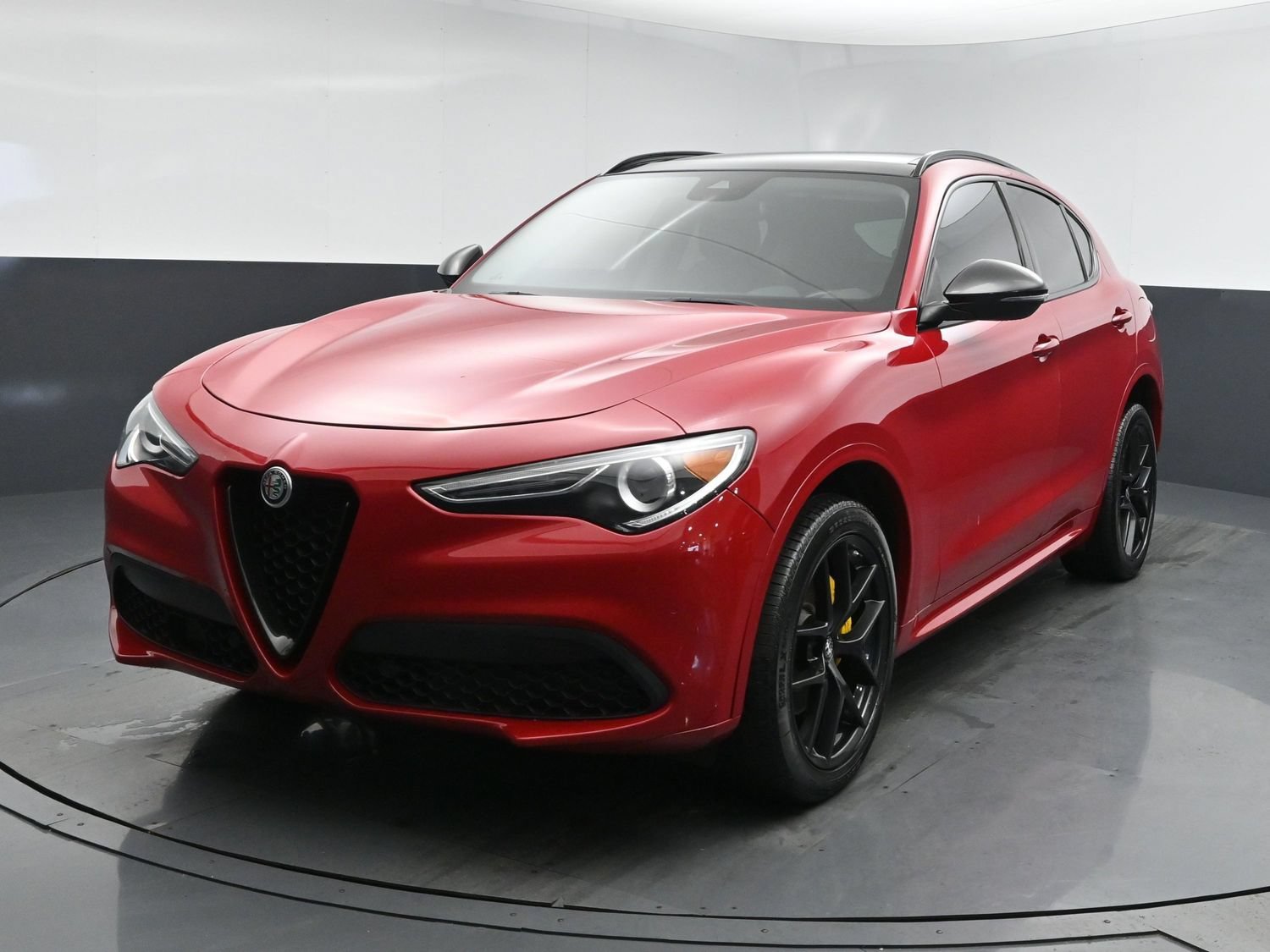 Used 2021 Alfa Rosso Alfa Romeo Ti image 1