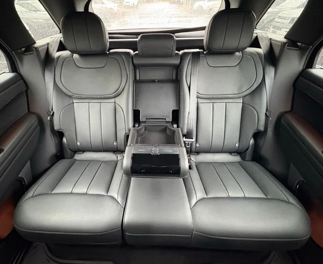 Certified Used 2025 White Land Rover Dynamic SE image 38