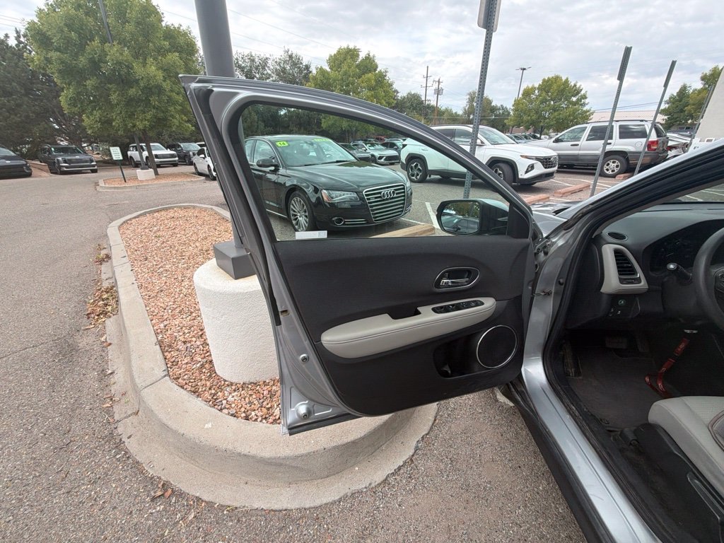 Used 2019  Honda EX image 12