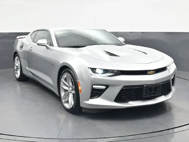 Used 2018 Silver Chevrolet SS image 2