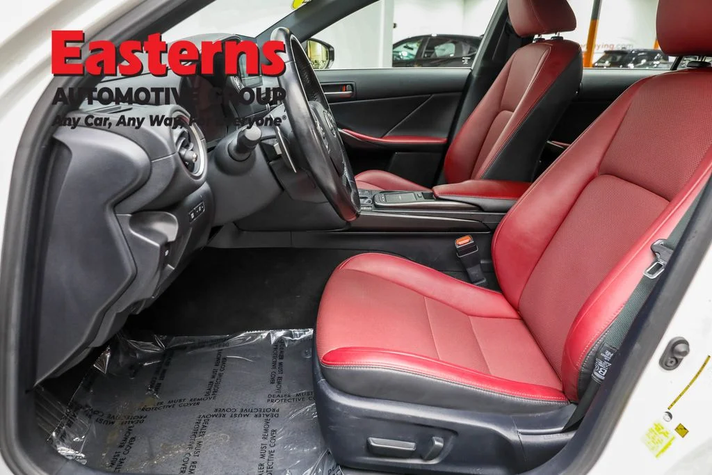 Used 2021  Lexus 300 image 14