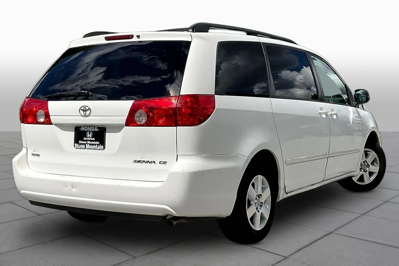 Used 2008 Natural White Toyota LE image 12
