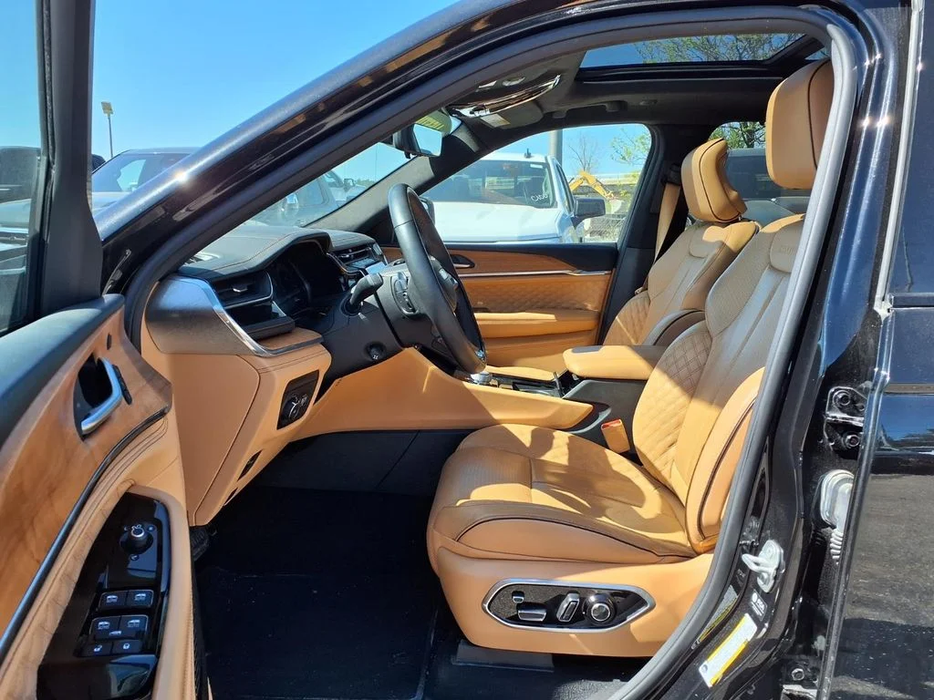 Used 2024 Black Jeep Summit Reserve image 20