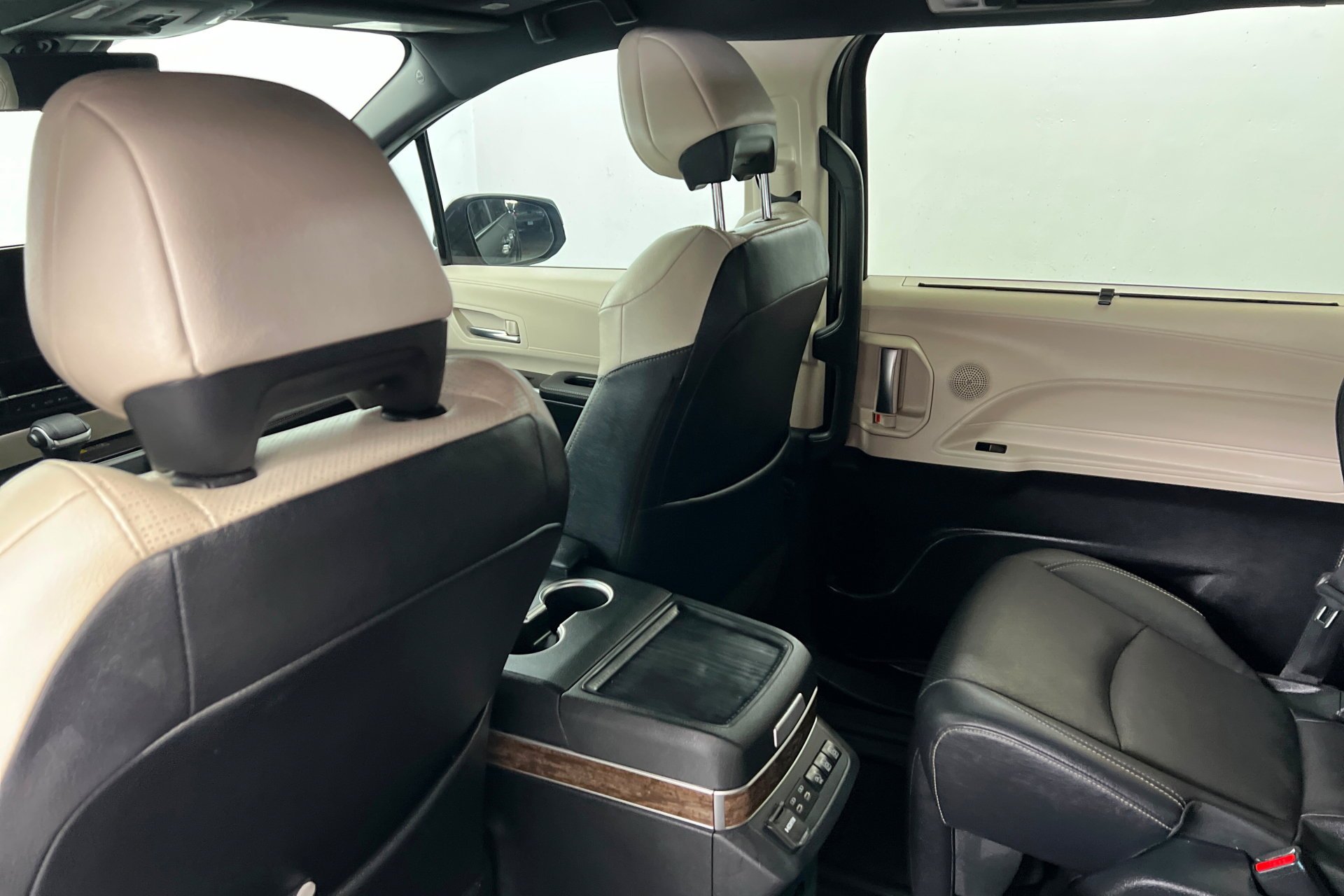 Used 2026 Gray Toyota Platinum image 19