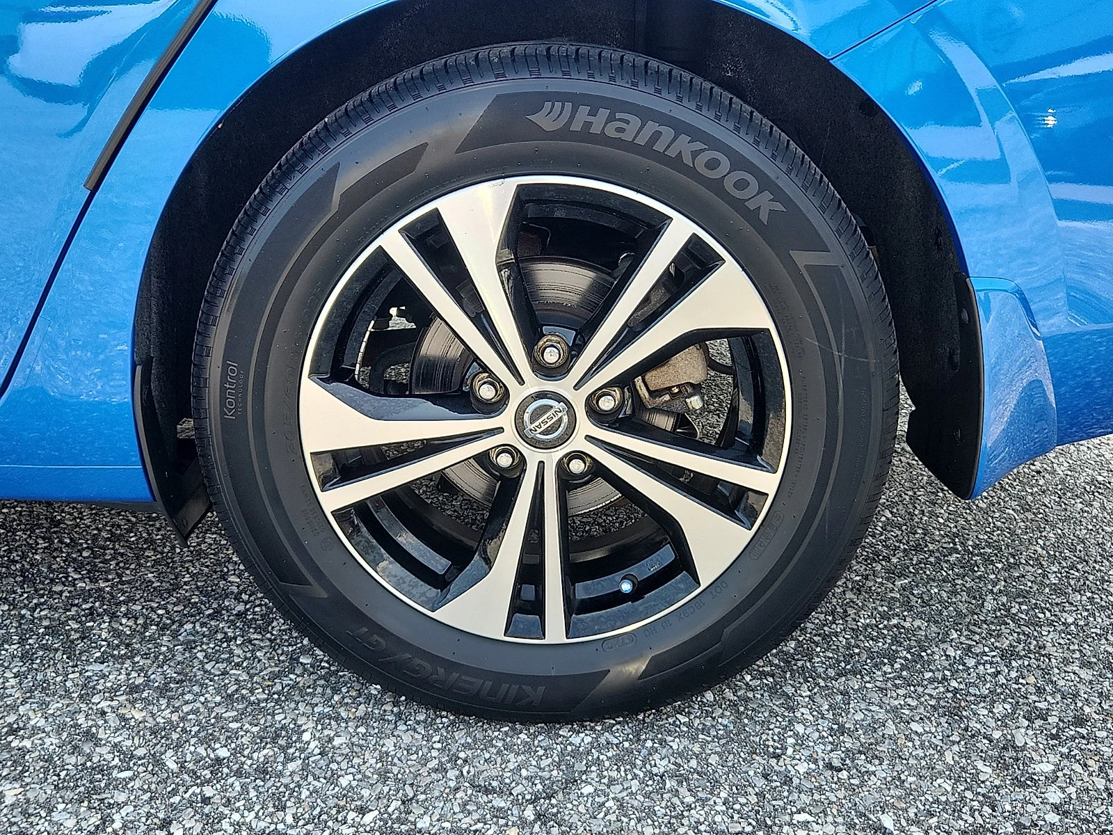 Used 2023 Electric Blue Metallic Nissan SV image 8
