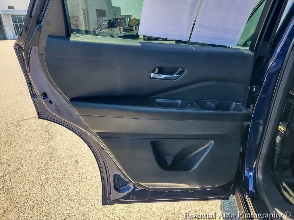 Used 2022 Deep Ocean Blue Nissan S image 18