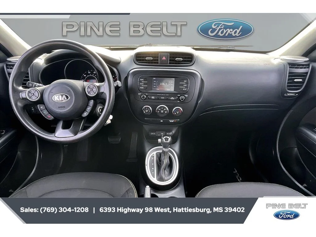 Used 2016 Clear White Kia + image 13