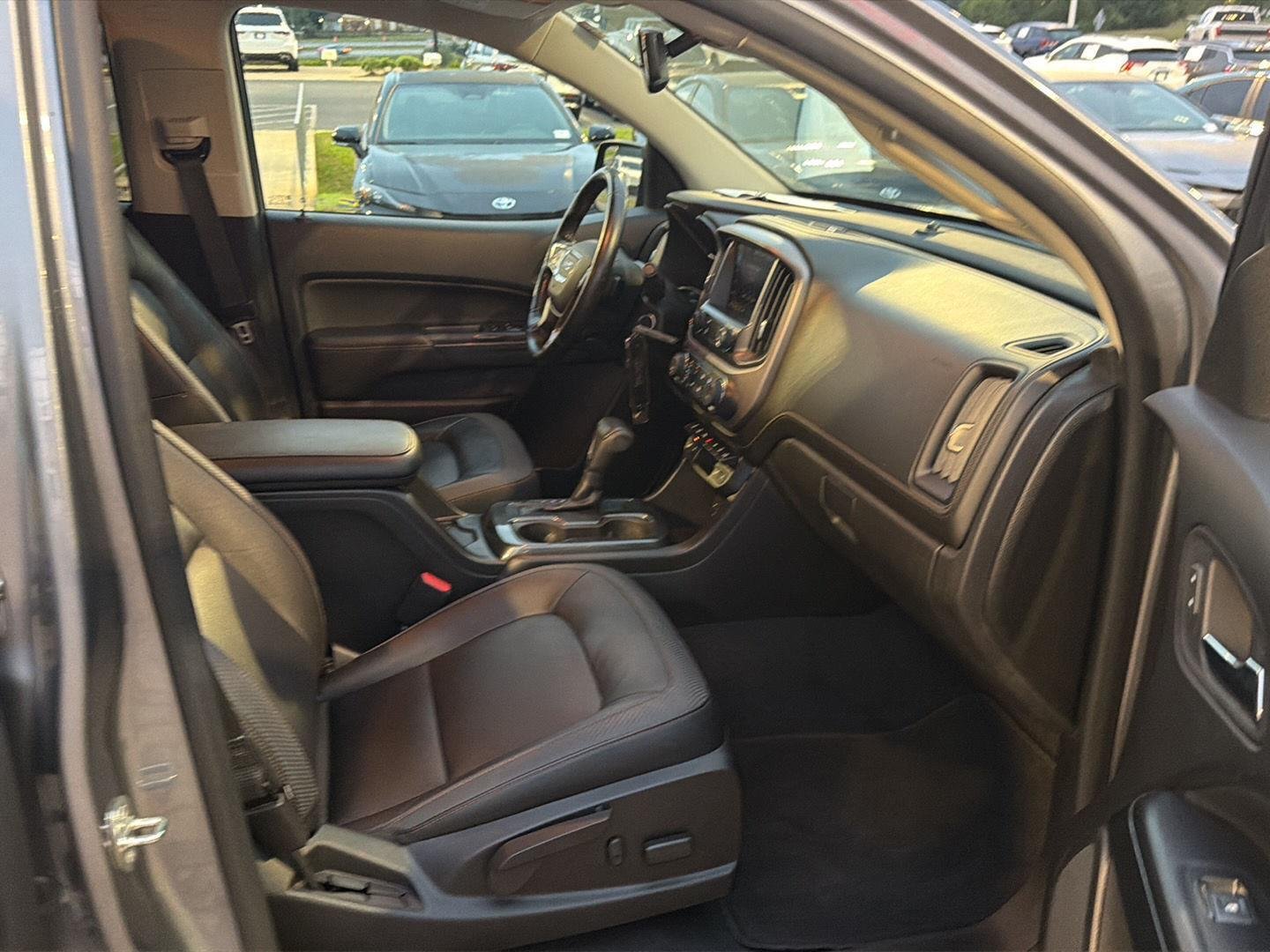 Used 2021 Satin Steel Metallic GMC 4WD AT4 w/Leather image 13